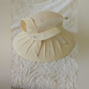 Women's Cream Fancy Hat